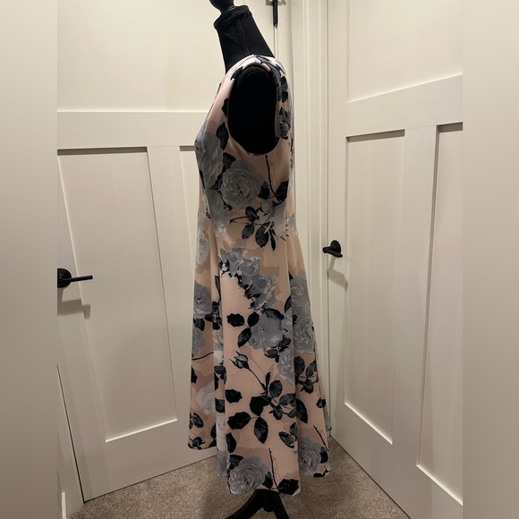 Calvin Klein Blush Floral Print midi dress - Picture 2 of 7